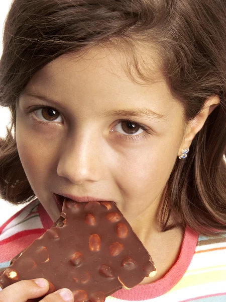 Menina comendo chocolate — Fotografia de Stock