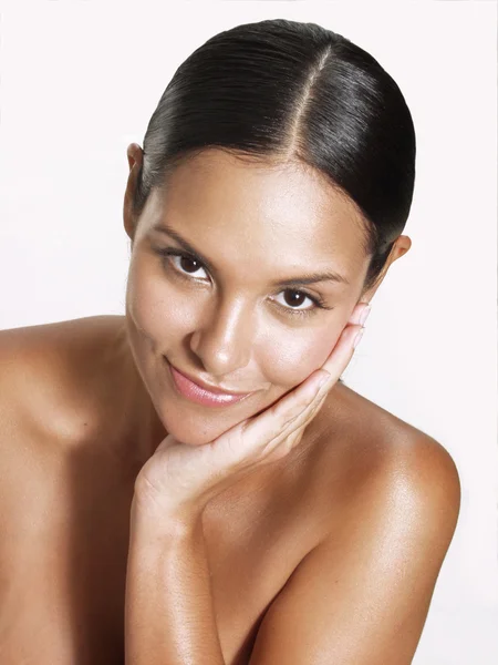 Gros plan portrait de jeune belle femme après le bain - spa — Photo