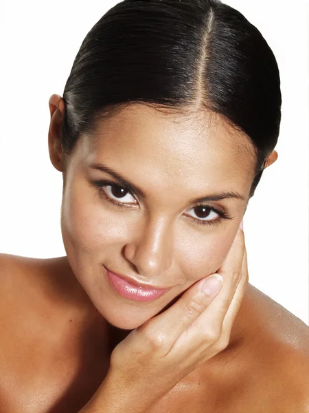 Primer plano retrato de la joven hermosa mujer después del baño - spa — Foto de Stock