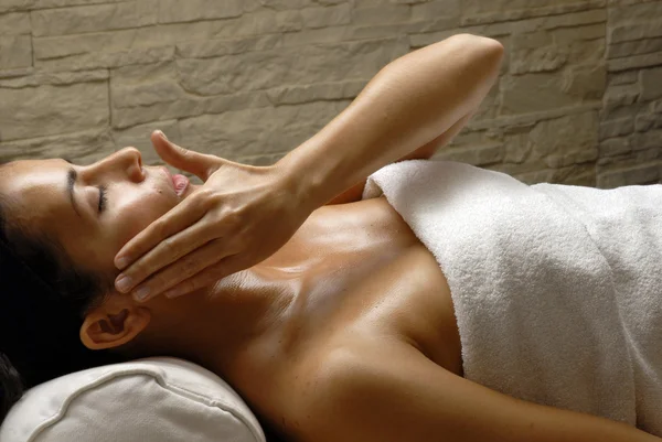 Latin woman spa. — Stock Photo, Image