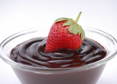 krem çikolata üzerinde taze çilek