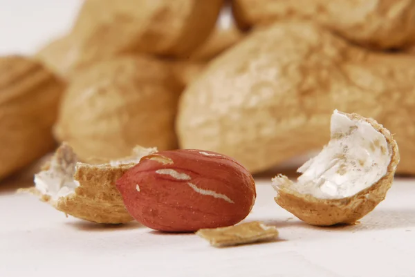 Nuts peanut with the shell isolated on a white background — Stock Photo, Image