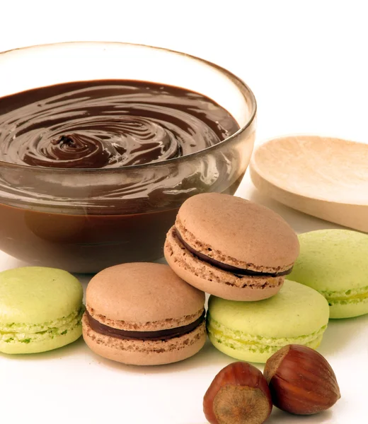 Assorted macaroons cookies and chocolate cream — Stock Photo, Image
