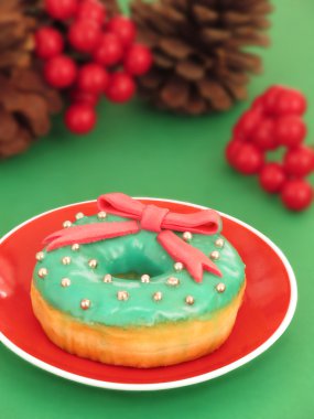 bir parti masada Noel hamuru fındık. Donut