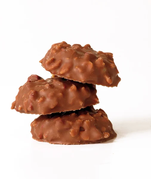 Μπισκότα σοκολάτας καρύδια σε άσπρο φόντο — Φωτογραφία Αρχείου