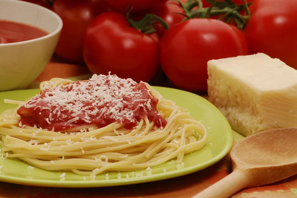 Creamed pomidory sauce.pasta sosem pomidorowym i serem — Zdjęcie stockowe