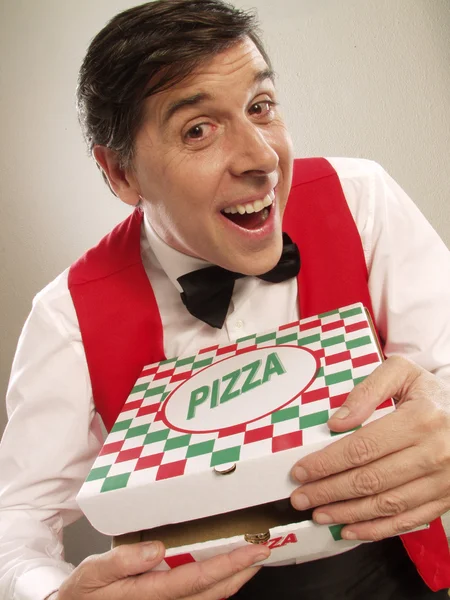Pizza kutusu tutarak pizza teslimi adam — Stok fotoğraf