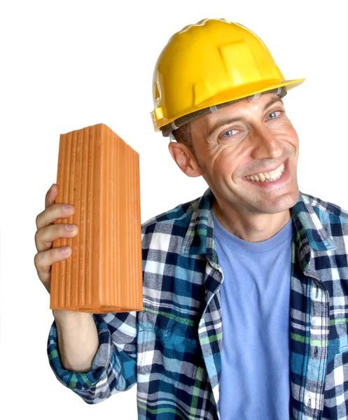 Bauarbeiter hält einen Mauerziegel auf weißem Hintergrund. — Stockfoto