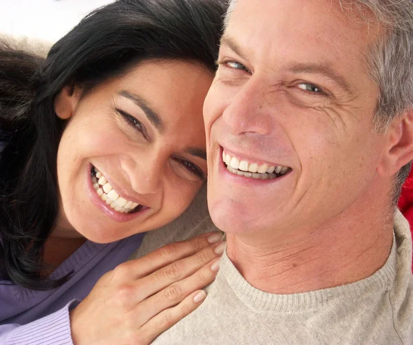 Adulto casal hispânico gozando juntos — Fotografia de Stock