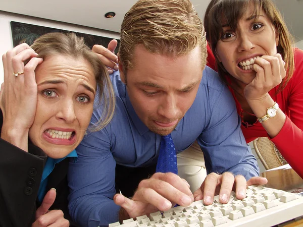 Colleghi d'affari che lavorano in ufficio — Foto Stock