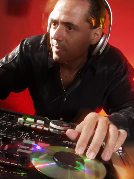 Disc jockey working at discotheque. — Stock Photo, Image
