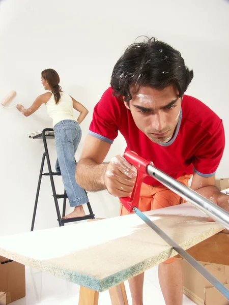 Hispanic paar werken nieuwe thuis. — Stockfoto