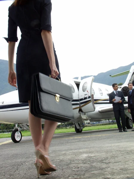 Afaceri care lucrează cu avionul privat — Fotografie, imagine de stoc