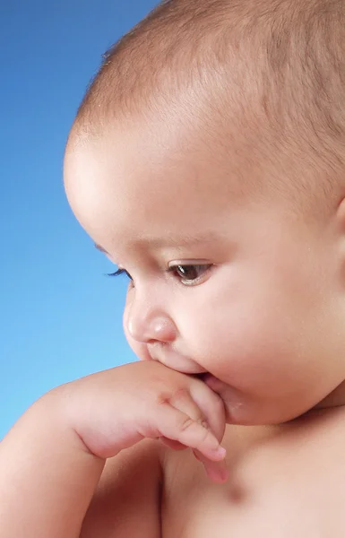 Uttrycksfull liten baby porträtt — Stockfoto