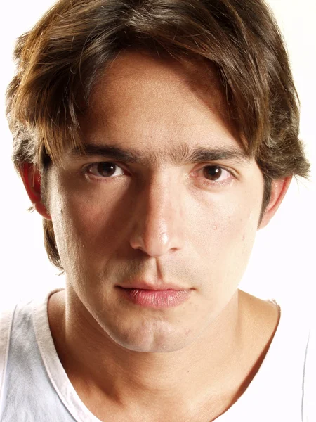 Expressieve Latijns-jonge man portret op witte achtergrond. — Stockfoto