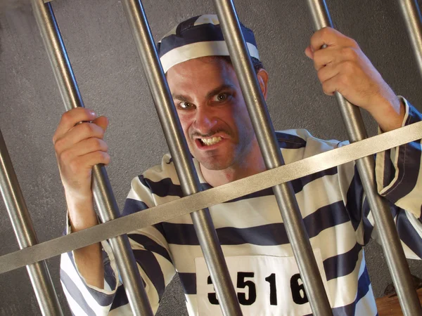 Θυμωμένος κρατούμενος στις φυλακές. — Φωτογραφία Αρχείου