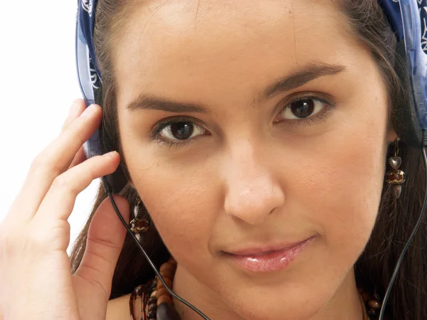 Young woman listening music — Stock Photo, Image