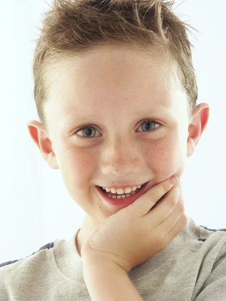 Prachtige kleine jongen portret. — Stockfoto