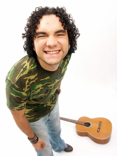 Joven posando con su guitarra . — Foto de Stock