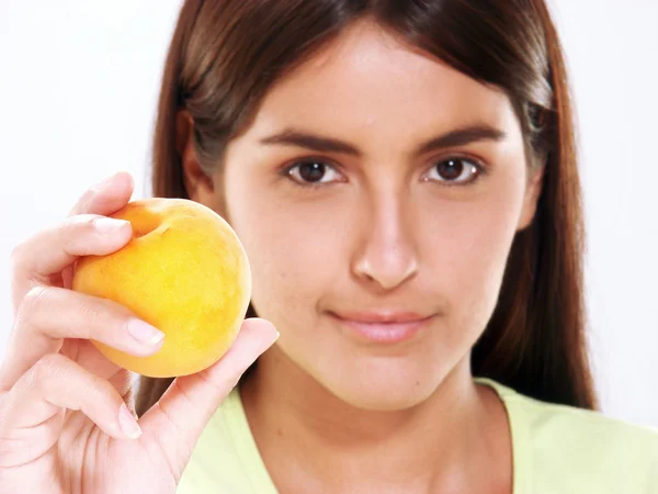 Young woman holding a peach — Stock Photo, Image