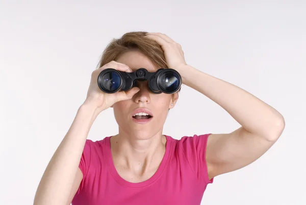 Young woman looking through binoculars. — Stock Photo, Image