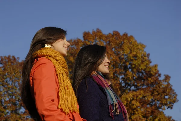 Outdoors autumn young women enjoying a blue sky day. — Stock Photo, Image