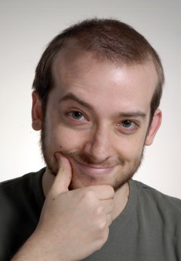 anlamlı ve mutlu genç adam portrait.man dikkat.