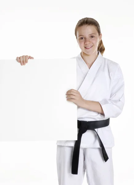 Menina das artes marciais segurando um retrato branco da menina panel.karate segurando um panel.Martial artes e retrato do miúdo do karate . — Fotografia de Stock