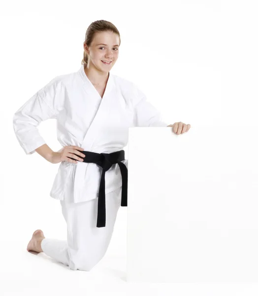 Arti marziali ragazza in possesso di un bianco panel.karate ragazza ritratto in possesso di un panel.Martial arti e karate bambino ritratto . — Foto Stock