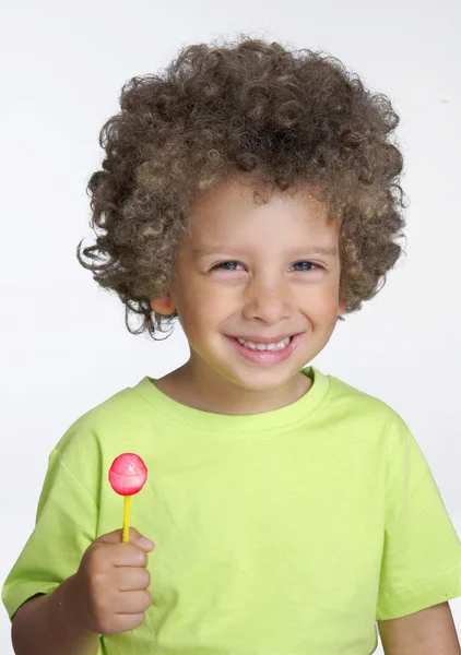 Criança comendo um retrato pirulito . — Fotografia de Stock