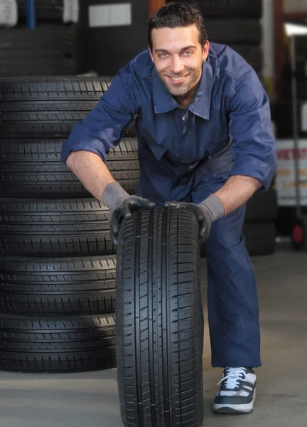 A young man working in the garage — Stock Photo, Image