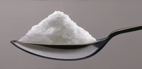 Socker i en sked — Stockfoto