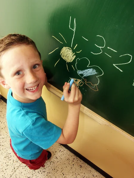 Щасливі школи хлопчик — стокове фото