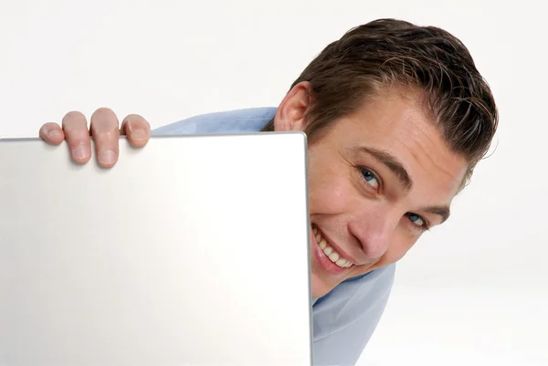 Joven y feliz hombre de negocios que trabaja con un ordenador portátil sobre fondo blanco . —  Fotos de Stock