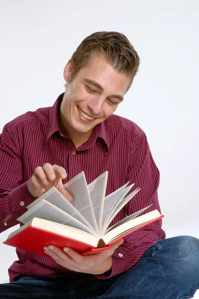 Young man reading a book — Stock Photo, Image