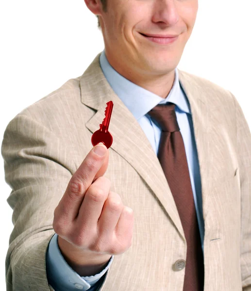 Mladý podnikatel drží key.salesman drží klíč — Stock fotografie