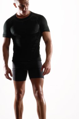 beyaz zemin üzerinde spor fitness adam portresi.