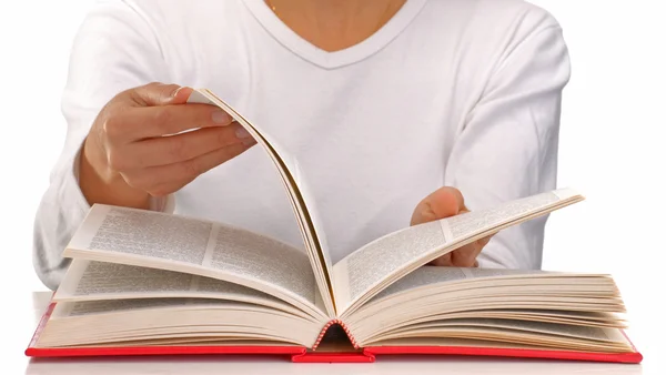 Junge Frau liest ein Buch auf weißem Hintergrund. — Stockfoto