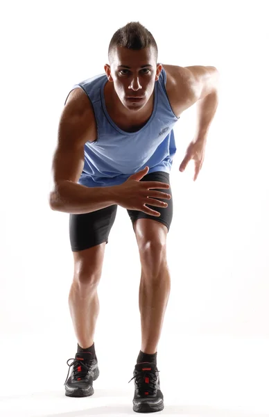 Hombre sano y fitness corriendo sobre fondo blanco . — Foto de Stock