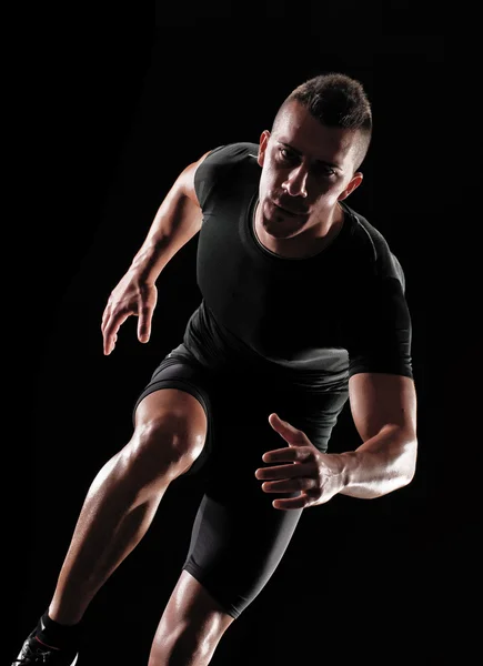 Hombre corriendo sobre fondo negro . — Foto de Stock