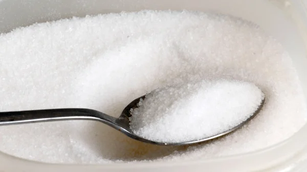 Granulated sugar in a teaspoon of sugar bowl — Stock Photo, Image