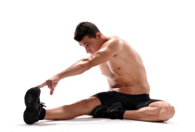 Beyaz arka plan exercissing sağlıklı genç adam