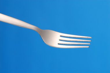 mavi zemin üzerine bir çatal.