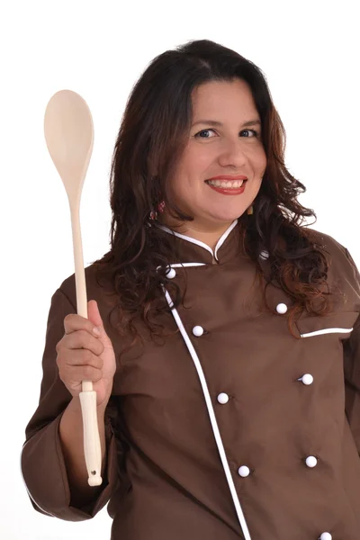 Femme heureuse chef tenant une cuillère en bois . — Photo