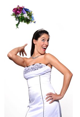 mutlu gelin çiçek buketi atma