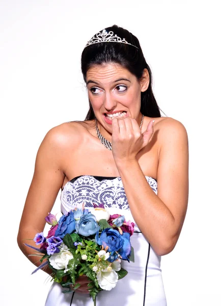 Benadrukt bruid houden een boeket bloemen — Stockfoto