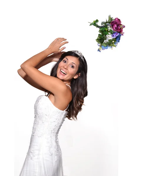 Happy bride throwing up a flowers bouquet — Stock Photo, Image
