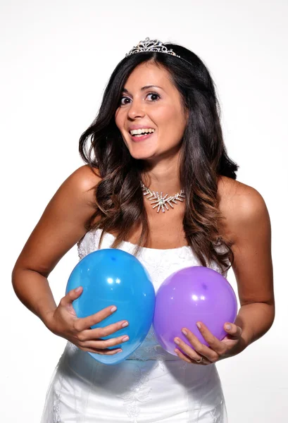 Mariée heureuse et drôle avec des ballons — Photo