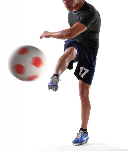 Calcio giocatore calci pallone da calcio . — Foto Stock