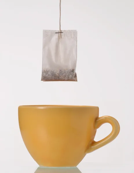 Saco de chá no copo . — Fotografia de Stock